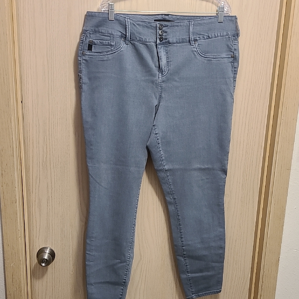 Torrid Women's Light Gray Skinny Jeans
